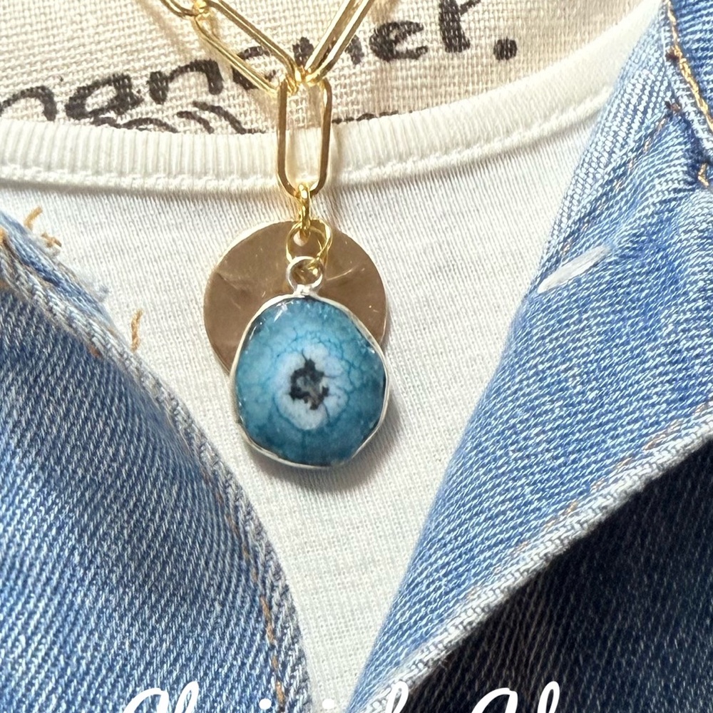 SolarQuartz medallion short charms necklace - Picture 2 of 2